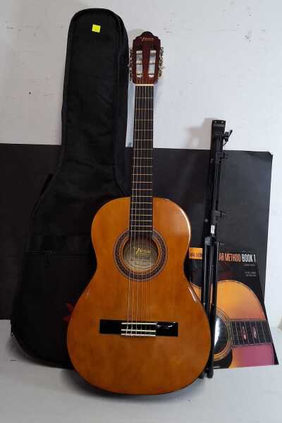 ACOUSTIC GUITAR