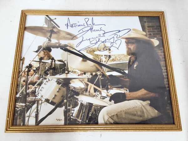SIGNED PHOTO