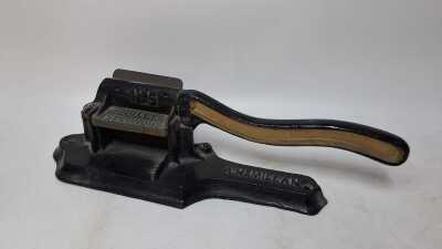 TOBACCO CUTTER