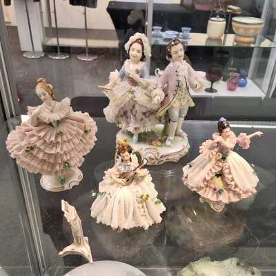 Figurines