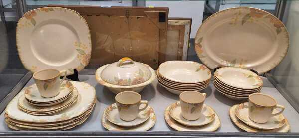ROYAL DOULTON DINNER SERVICE