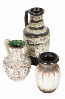 29 · POTTERY VASES