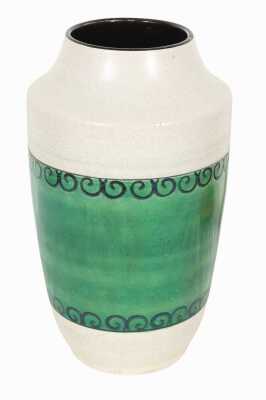 121 · POTTERY VASE