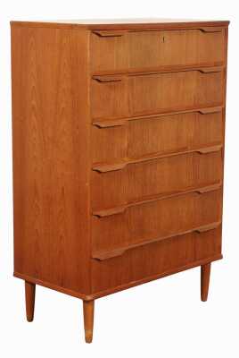 125 · TALLBOY CHEST OF DRAWERS