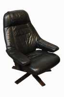 LOUNGE CHAIR