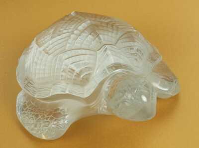 200 · LALIQUE ORNAMENT