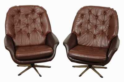 217 · PAIR OF SWIVEL CHAIRS