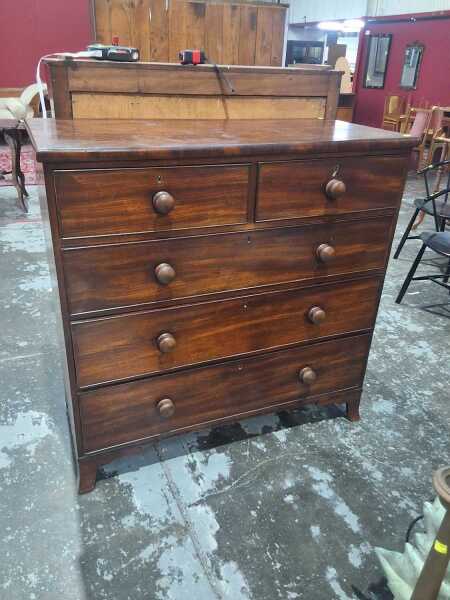 CHEST OF DRAWERS