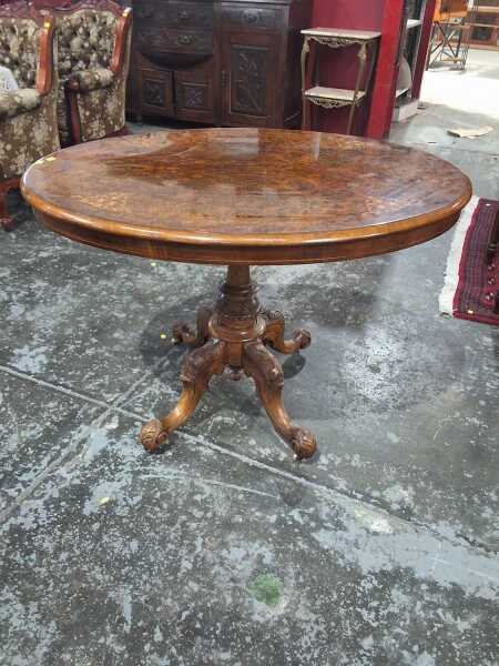 SALON TABLE