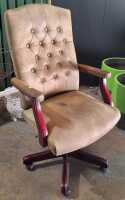 EXECUTIVE CHAIR