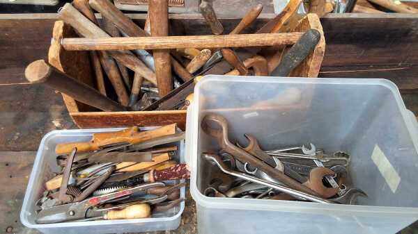 HAND TOOL LOT