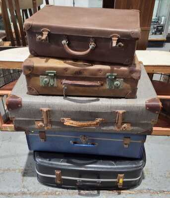 220 · SUITCASES
