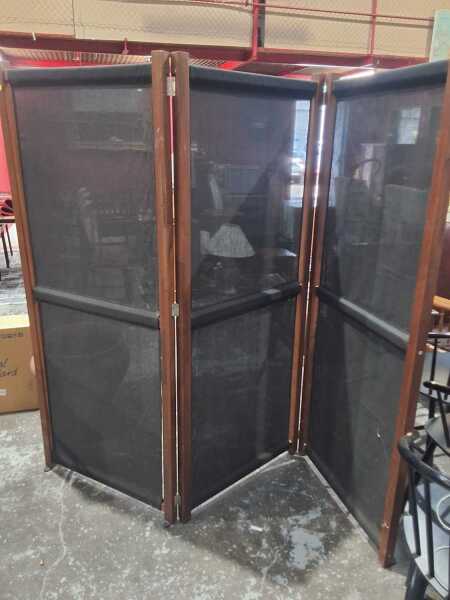 FOLDING SCREEN