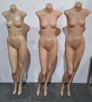 241 · MANNEQUINS