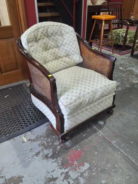 ARM CHAIR