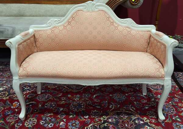 PETITE SETTEE