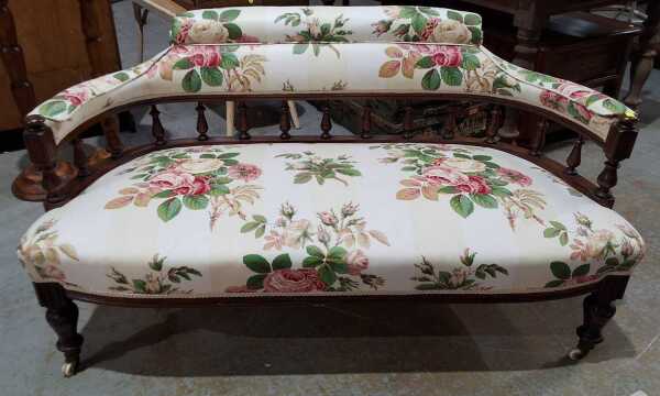 EDWARDIAN SETTEE