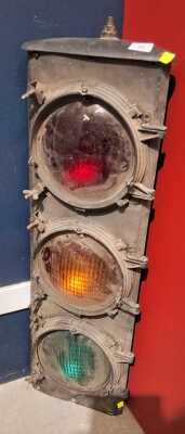 365 · TRAFFIC LIGHT