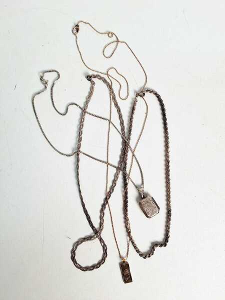 SILVER NECKLACES