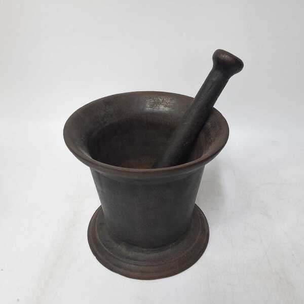 MORTAR AND PESTLE