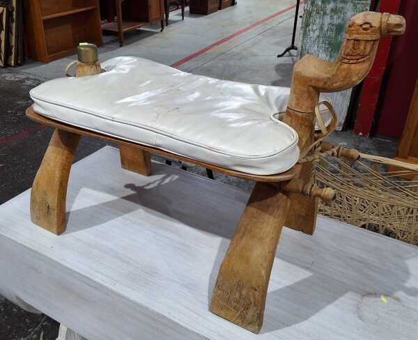 CAMEL STOOL