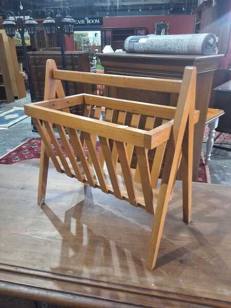 MAGAZINE RACK