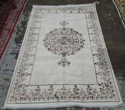 40 · FLOOR RUG