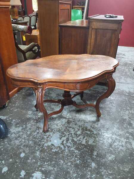 SALON TABLE