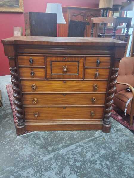 CHEST OF DRAWERS