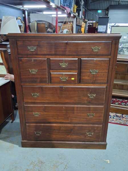 CHEST OF DRAWERS