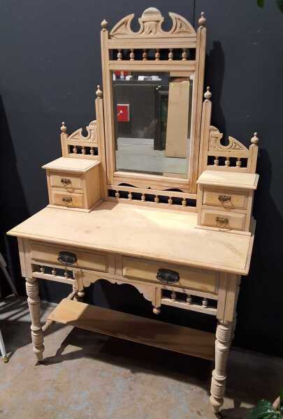 BEDROOM DRESSER