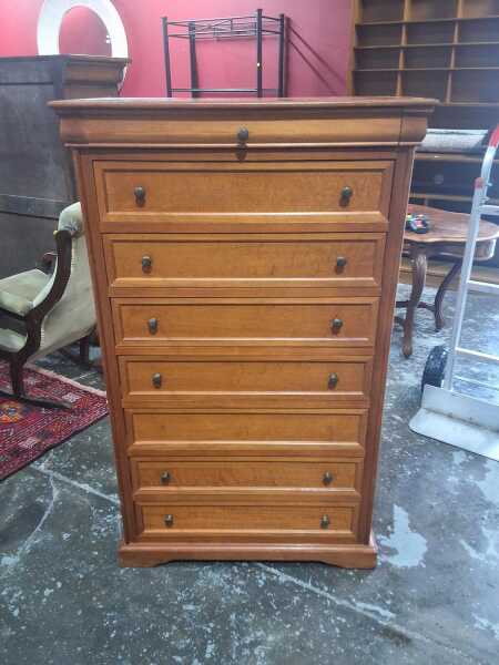 CHEST OF DRAWERS