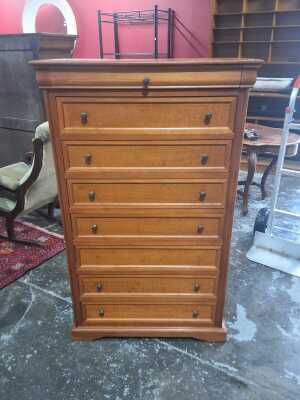 173 · CHEST OF DRAWERS