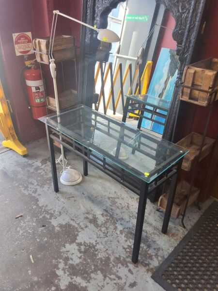 CONSOLE AND LAMP