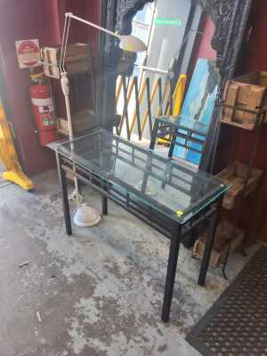 178 · CONSOLE AND LAMP