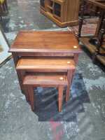 NESTING TABLES