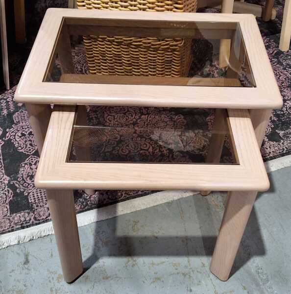 NESTING TABLES