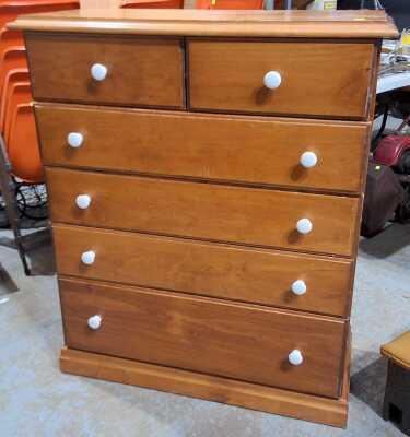 321 · CHEST OF DRAWERS