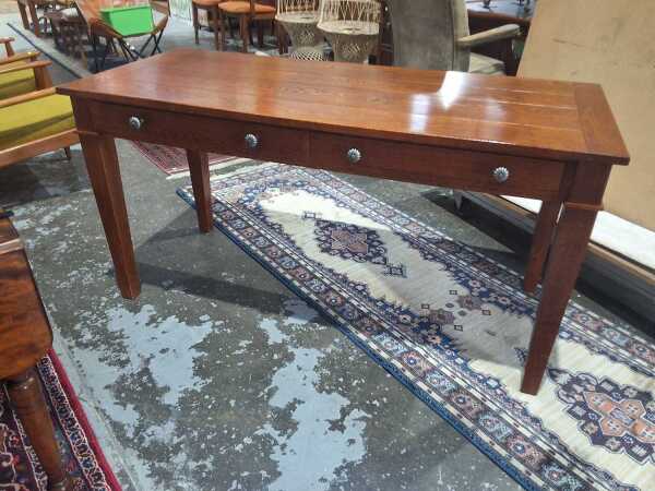 SERVING TABLE