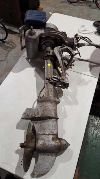 OUTBOARD MOTOR