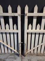 PICKET GATES - 4