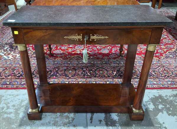 HALL CONSOLE