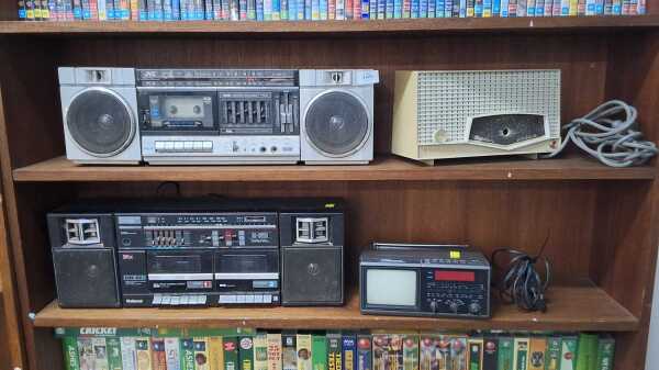RADIOS