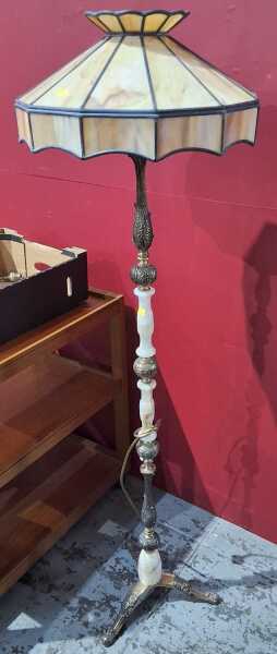 FLOOR LAMP