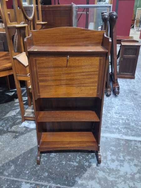 HALLWAY BUREAU