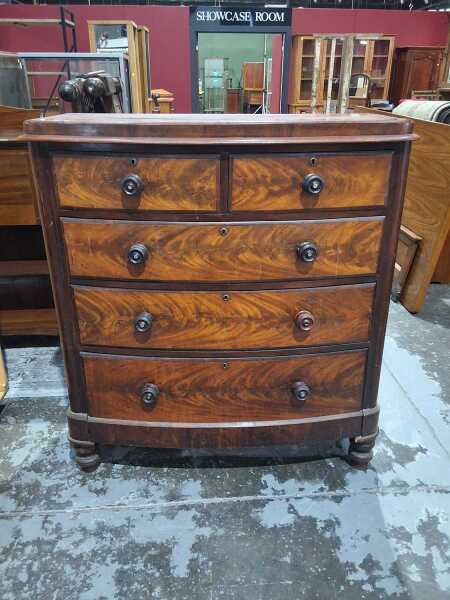 CHEST OF DRAWERS