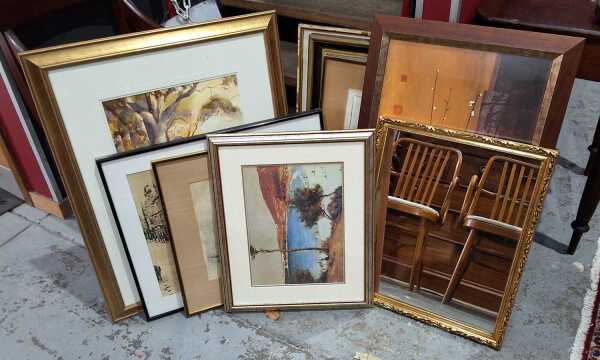 WALL DECOR