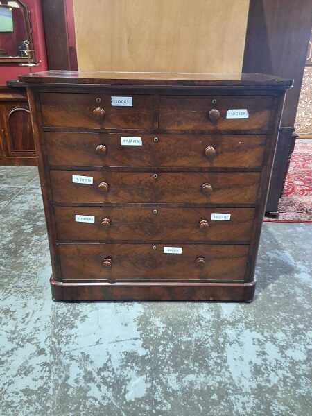 CHEST OF DRAWERS