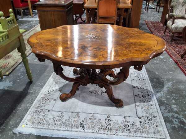 SALON TABLE
