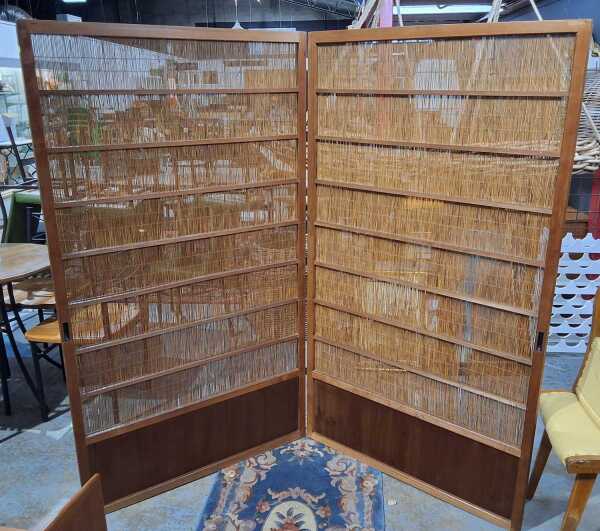 DIVIDER SCREEN